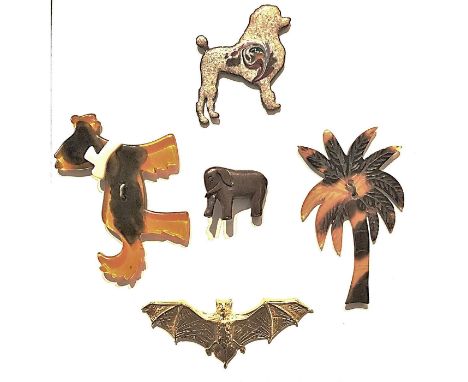 5 Medium/Large assorted material 20th century realistic buttons.This lot includes a cool realistic faux tortoise BAKELITE ful
