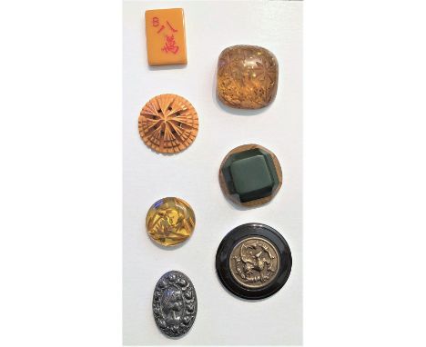 8 Medium/Large 20th century mostly Bakelite Buttons.This selection includes Applejuice Bakelite, a chunky Mahjong tile, a coo