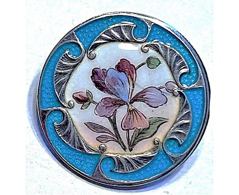 1 Medium size multi technique enamel button from the late 19th C.Here is an exquisite example of the English craftsman who ma
