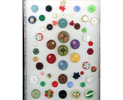 53 S/M/L 20th century plastic buttons incl. BUFFEDThis is a nice selection of plastics including several colorful pictorial B
