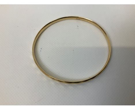 9ct Gold Bangle - 15g 