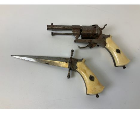 French Pinfire Pistol and Matching Dagger - Acier fondu 