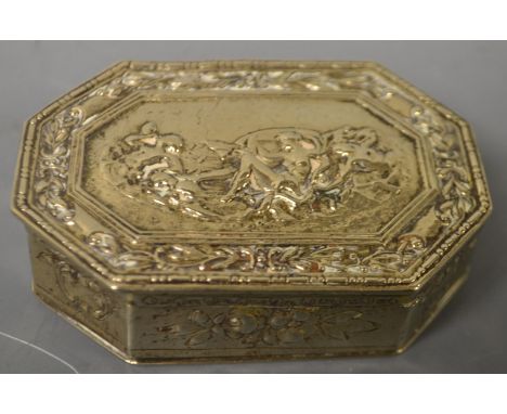 An ornate Victorian snuff box, mythological scene to lid