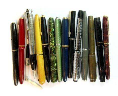 A quantity of vintage fountain pens.