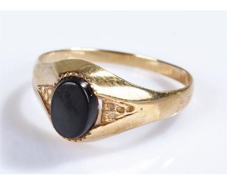 9 carat gold ring, with a black stone set head, ring size R