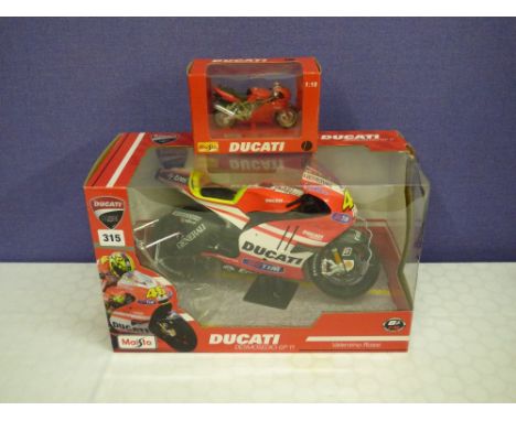 MAISTO 1/6 SCALE DUCATI DESMOSEDIC GP11 VALENTINO ROSSI MOTORCYCLE AND A MAISTO 1:18 SCALE DUCATI SUPERSPORT900 MOTORCYCLE (B