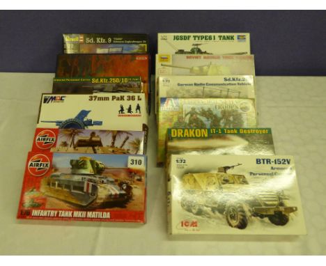 AIR FIX REVELL AND ZVEZDA AND OTHER MINT AND BOXED 1/72 SCALE MODEL KITS WWII ARTILLERY AND TROOP MODEL KITS 