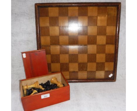 A TURNED WOODEN CHESS SET AND CHESS BOARD