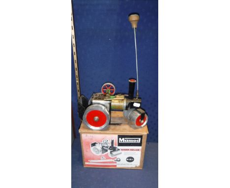 A MAMOD STEAM ROLLER, S.R.1 in original box