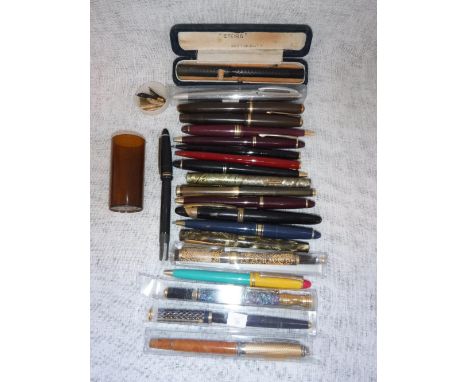 A COLLECTION OF VINTAGE FOUNTAIN PENS and roller ball pens, including two Parker Duo Folds and a Chatsworth pen