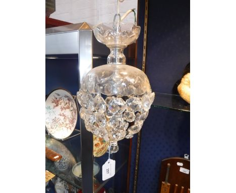 A CLEAR CUT-GLASS HANGING 'BAG' LIGHT FITTING