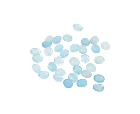 Konvolut 33 hellblaue Aquamarincabochons zus. 174,04 ct ca. 12x10 mm, oval, transparent - transluzent, mit natürlichen Wachst