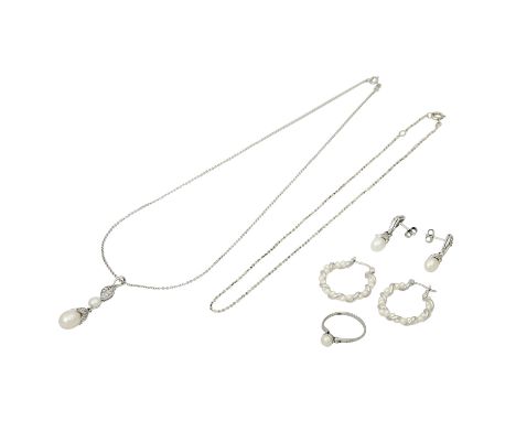 Schmuckkonvolut 5-teilig, Silber, 20 g, Händlerkonvolut bestehend aus 2 Paar Ohrringen, 1 Ring Weite 58, 1 Anhänger mit Kette