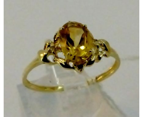 9 ct gold diamond and citrine ring. Size O