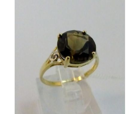 9 ct gold diamond and smoky quartz ring 1.8g size M