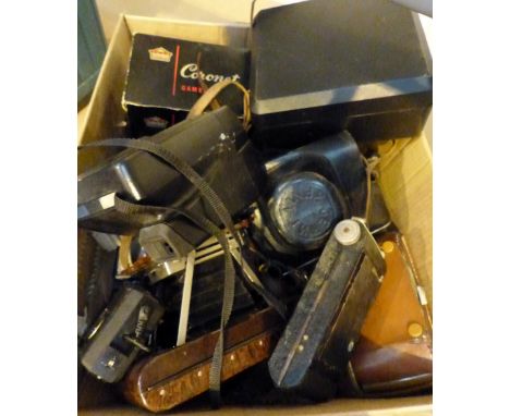 Large quantity of mixed vintage cameras