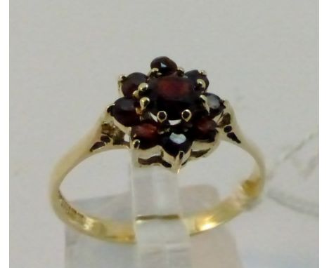 9 ct gold garnet cluster ring. Size P.