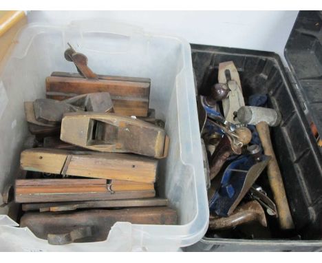 Tools - Bailey No4 Record No 03 and two others similar, planes - Stanley hand drill, block and moulding planes, etc, in a too