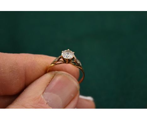 A 9ct gold and cubic zirconia ring, size R.