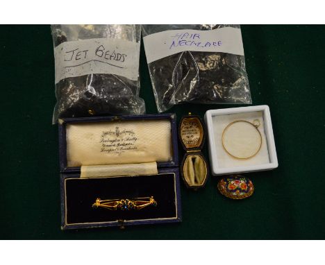 A bar brooch, boxed, gold rim eye glass, a micro mosaic brooch, an old ring box, jet beads and a hair necklace.
