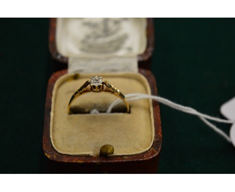 A 9ct gold and diamond ring, size R.
