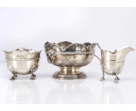 Three George V silver items, including a sugar basin and matching milk jug, and a footed bowl with twin handles, 14.8 ozt (3)