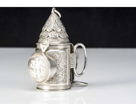 A fine and rare Victorian silver novelty sewing etui and vinaigrette by S. Mordan & Co, 6.7cm high and 3.72 ozt, marked Londo