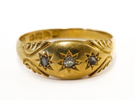 AN 18CT GOLD AND DIAMOND THREE STONE RINGStar gypsy set with a central old cut diamond between two rose cut diamonds between 