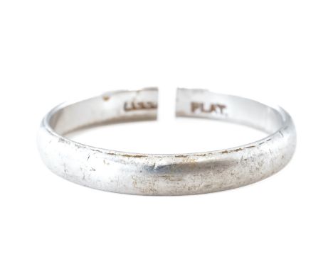 A PLATINUM PLAIN WEDDING RINGDetailed PLAT, (cut), weight 3.1 grams