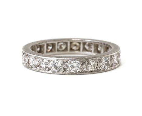 A DIAMOND FULL ETERNITY RINGSet with round brilliant diamonds, mounted in unmarked white metal valued as platinum, size N, gr