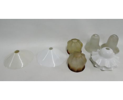 Carton containing miscellaneous glass lamp shades, (a lot) 