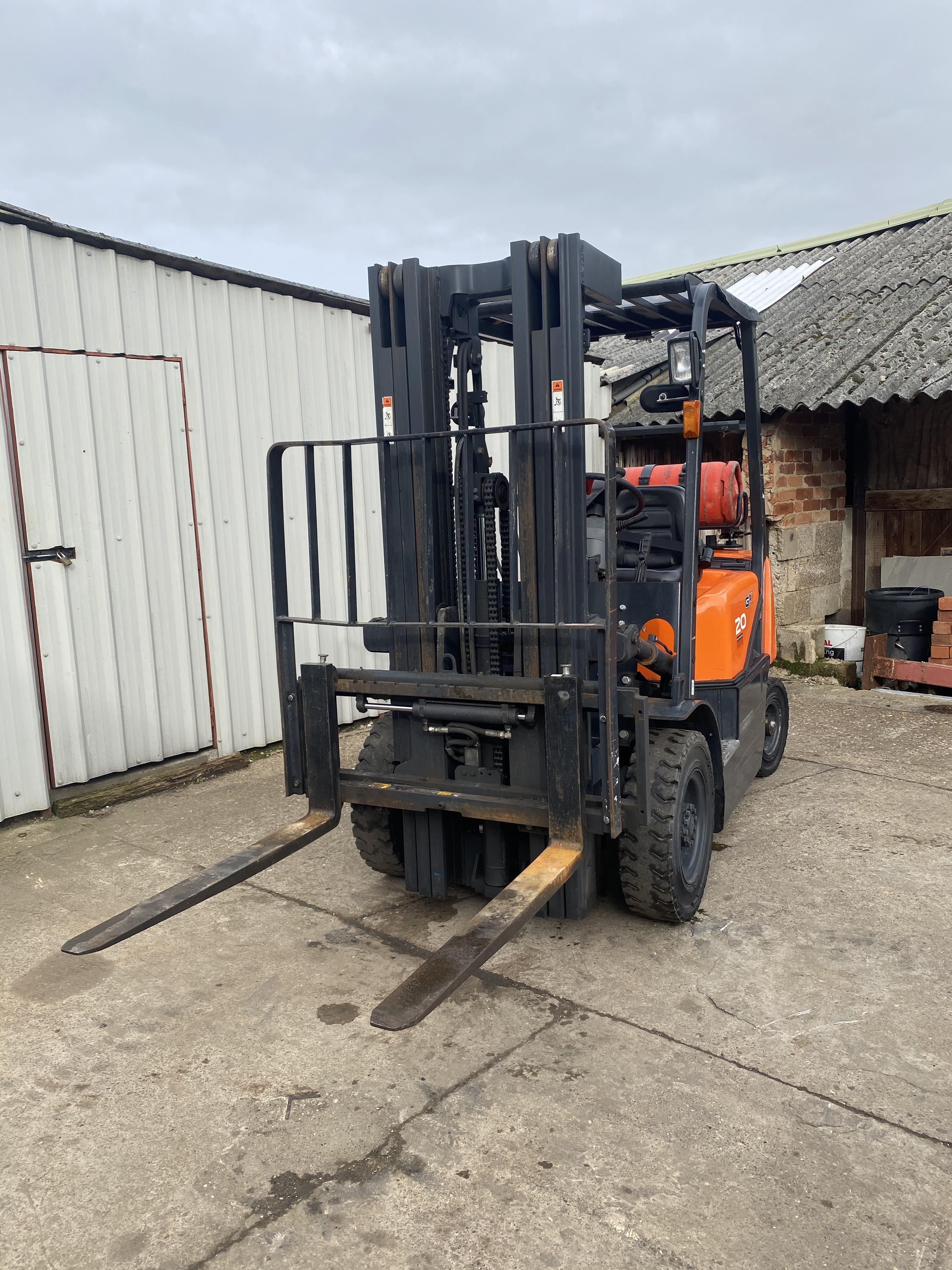 MA DOOSAN 2 TON GAS FORKLIFT, YEAR 2016, TRIPLE MAST, FREE LIFT
