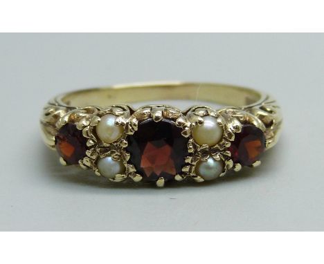 A 9ct gold, garnet and pearl ring, 3.3g, R 