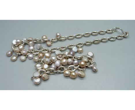 A silver and pearl necklace and bracelet set 