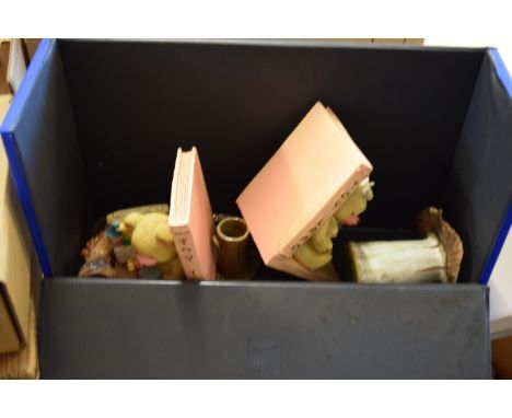 CASE OF CERAMIC BOOKENDS ETC