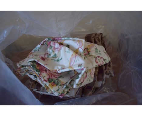 BAG CONTAINING CURTAINS, FLORAL DECORATED EXAMPLES