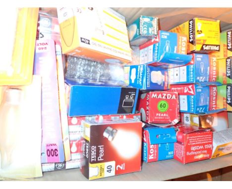 Box of assorted light bulbs including halogen etc