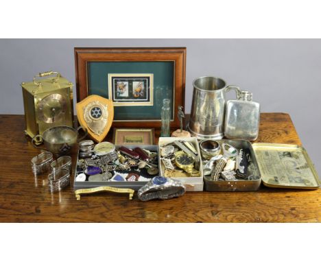 A silver-plated sovereign case; a ladies’ fob watch; various items of costume jewellery, etc. 