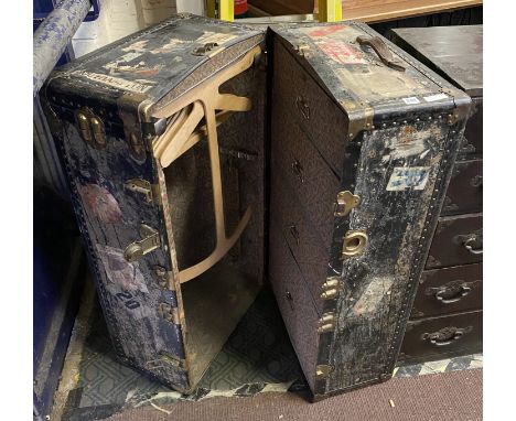 TRAVEL TRUNK