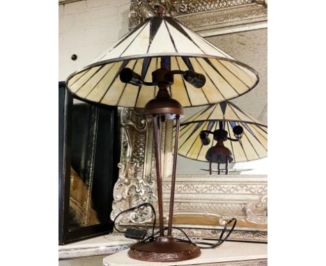 TIFFANY STYLE TABLE LAMP