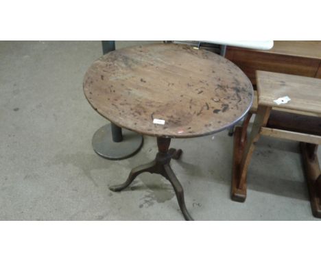 A Georgian mahogany tripod table, for restoration