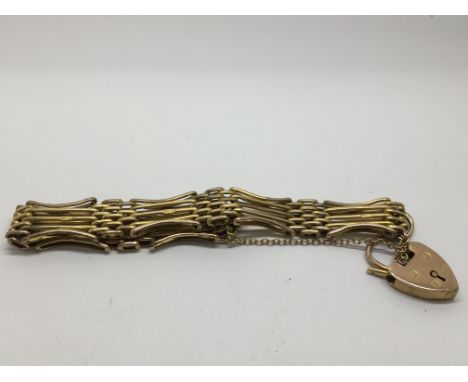 A 9ct gold gate bracelet.Approx 20g