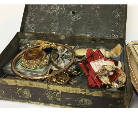 A collection of dress jewellery and a 9carat gold core bangle. (a lot)