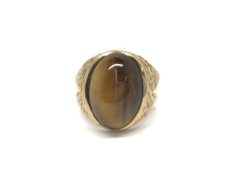 A 9ct gold signet ring set with a tigers eye, approx 9.3 grams, ring size W.