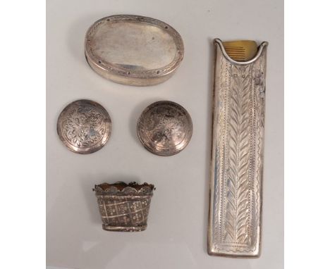 George III oval silver snuff box, by Joseph Taylor, Birmingham 1798, engraved decoration, 4cm, a Georgian circular silver pat