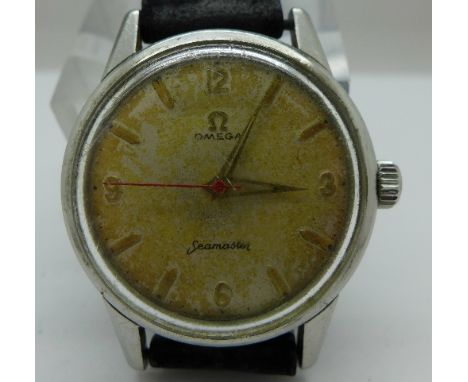 A stainless steel Omega Seamaster manual wind wristwatch, 285 calibre, 17 jewels, working. Case diameter 35mm