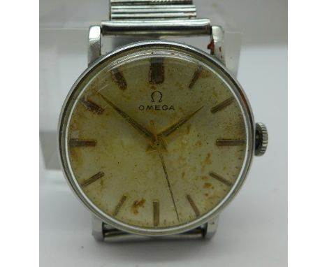 A WWII era Omega manual wind wristwatch, 30SC T2 calibre, 18 jewels, working. Case diameter 33mm