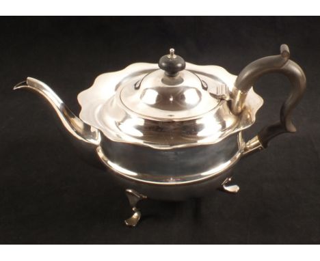 A silver teapot, Chester 1909