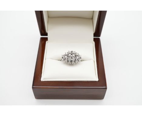 Brillant Ring Weißgold 585/-, 18 Brillanten, ges. ca. 0,6ct., W/VS, Ringgröße 60, 4,5gr.