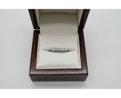 Brillant Ring Weißgold 585/-, 5 Brillanten, ges. ca. 0,45ct., W/VS, Ringgröße 52, 1,9gr.
